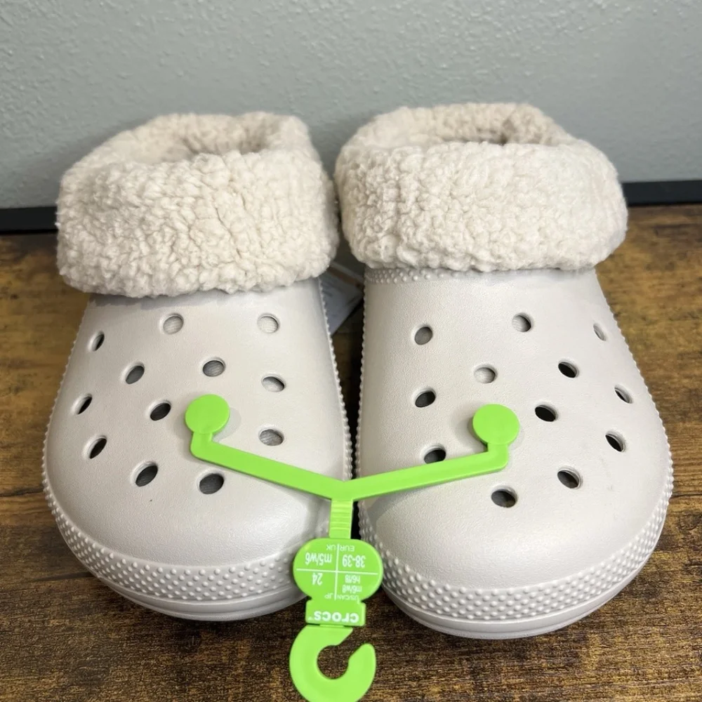 Crocs BEIGE CLASSIC BLITZEN IV LINED CLOG Men's 6 / Women's Size 8 NEW - Picture 2 of 6